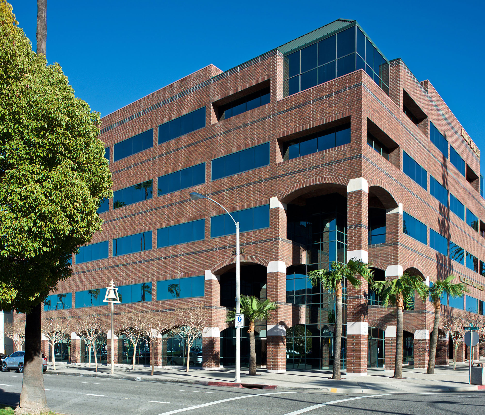 Center Tower Riverside - CIP Real Estate